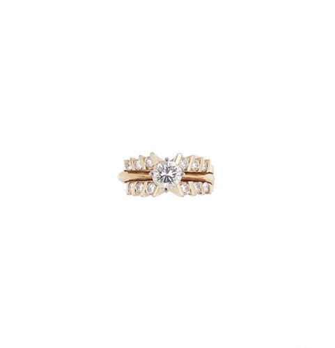 Lot 155 - A modern interlocking ring set