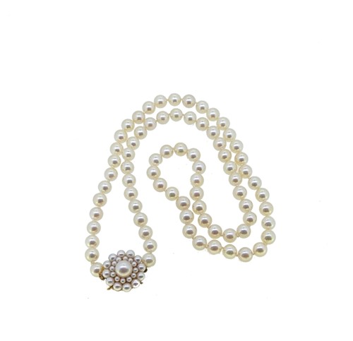 Lot 2 - A cultured pearl necklace