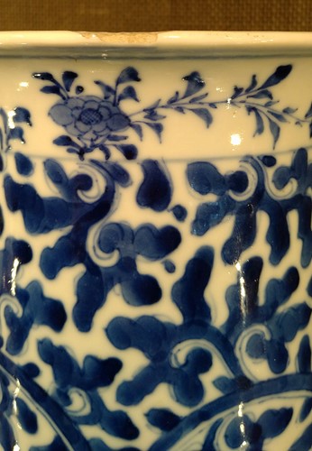 Lot 30 - A Chinese blue and white cylindrical vase, 4...