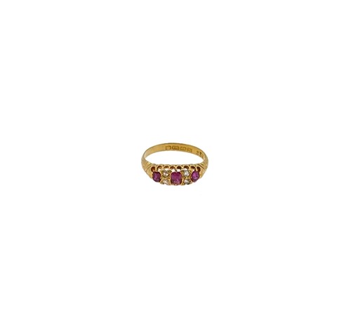 Lot 40 - An early 20th century ruby and rose cut diamond ring