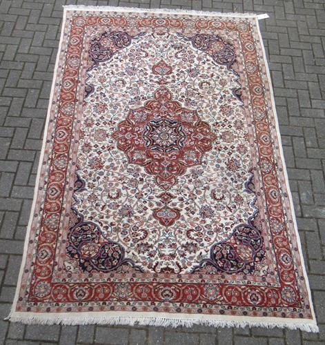 Lot 608 - A Tabriz rug 290 x 180cm
