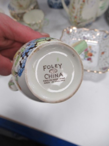 Lot 18 - Various items of china to include a Foley...
