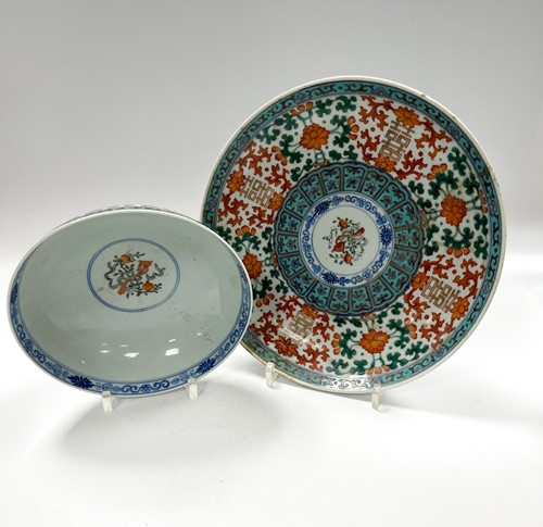 Lot 29 - A Chinese porcelain shou bowl, Qing Dynasty, 19th century