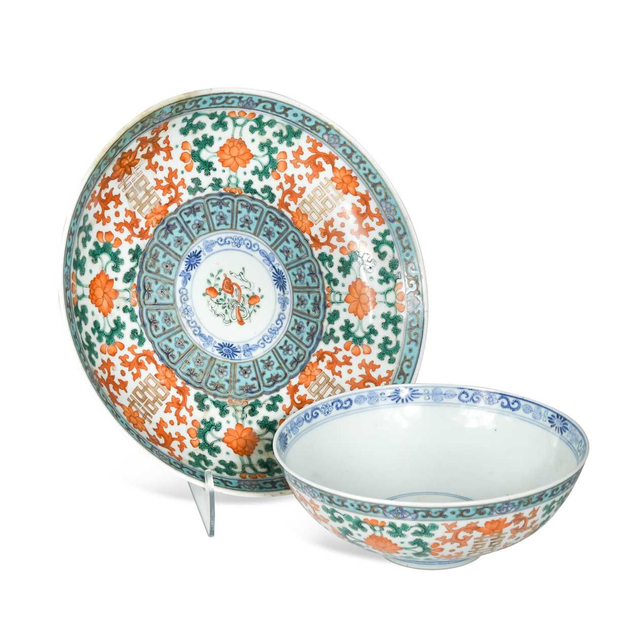 Lot 29 - A Chinese porcelain shou bowl, Qing Dynasty, 19th century