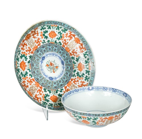 Lot 29 - A Chinese porcelain shou bowl, Qing Dynasty, 19th century