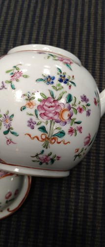 Lot 26 - An 18th century pearlware teapot and another...