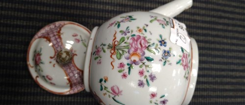 Lot 26 - An 18th century pearlware teapot and another...
