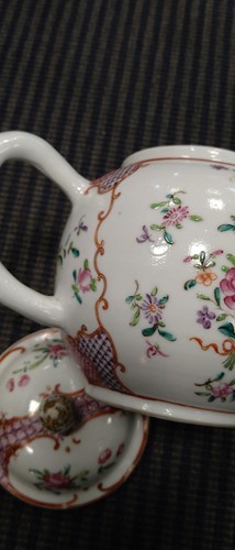 Lot 26 - An 18th century pearlware teapot and another...