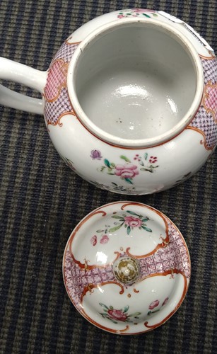 Lot 26 - An 18th century pearlware teapot and another...