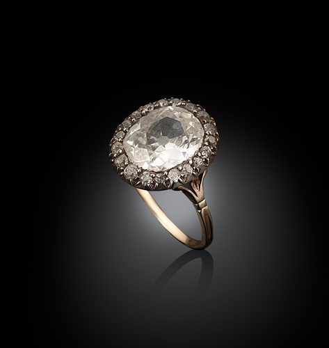 Lot 186 - A late Victorian diamond cluster ring