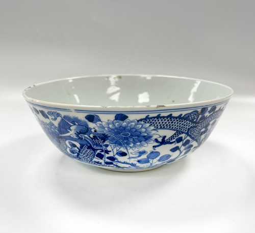Lot 36 - A Chinese blue and white porcelain dragon bowl, Qing Dynasty, 19th century