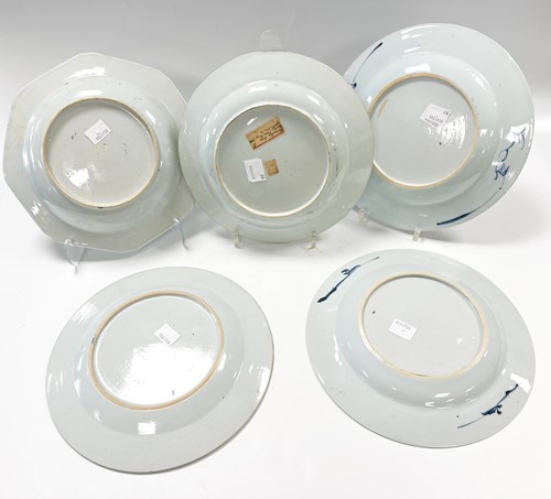 Lot 19 - A pair of Chinese blue and white export dinner plates, circa 1750