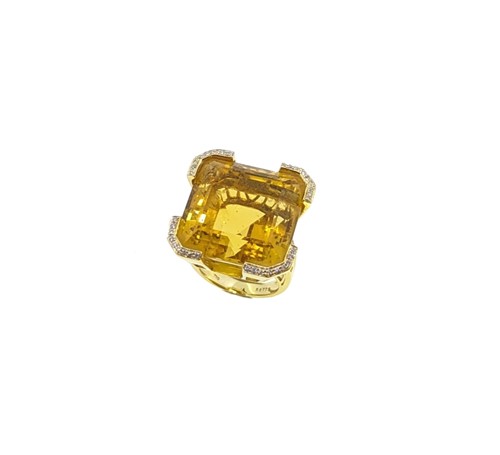 Lot 36 - A citrine and diamond set cocktail ring