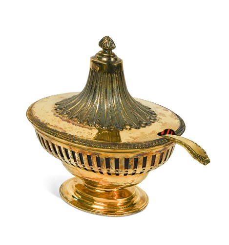 Lot 141 - An Edward VII silver gilt covered sugar bowl with later spoon