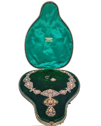 Lot 10 - A 19th century Iberian diamond set necklace
