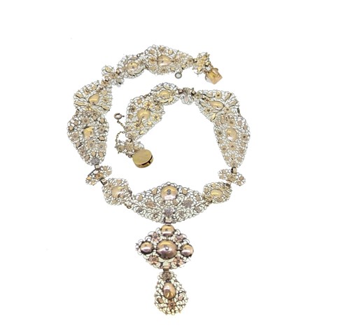 Lot 10 - A 19th century Iberian diamond set necklace