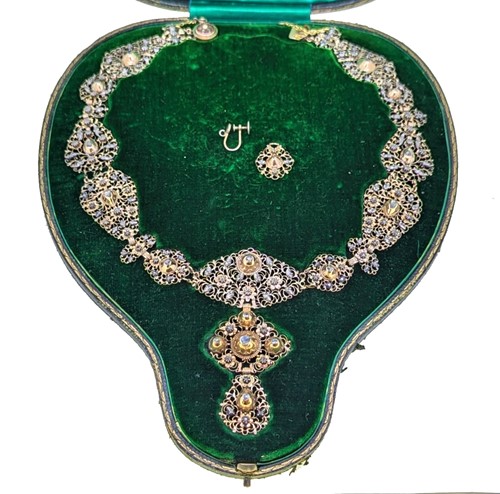 Lot 10 - A 19th century Iberian diamond set necklace