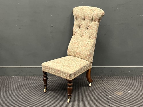 Lot 409 - A Victorian walnut slipper chair
