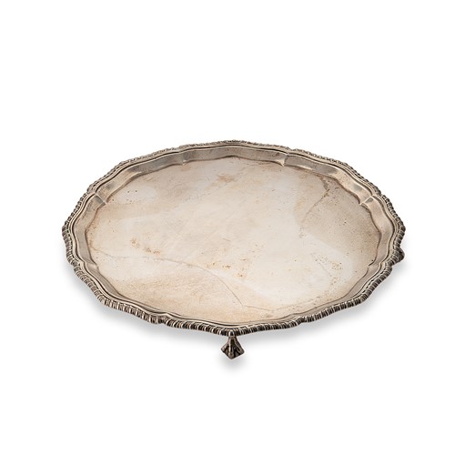 Lot 407 - A George V silver salver
