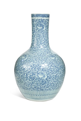 Lot 219 - A large Chinese style blue and white bottle...