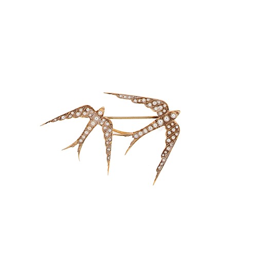 Lot 33 - A split pearl swallow brooch