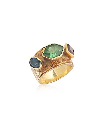 Lot 92 - A tourmaline templar style ring