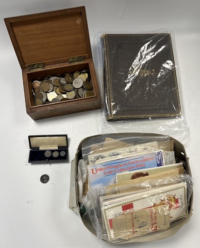 Lot 332 - A mixed world coin collection, mainly 20th...