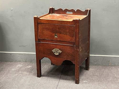Lot 311 - A George III mahogany night cupboard 76 x 54 x...
