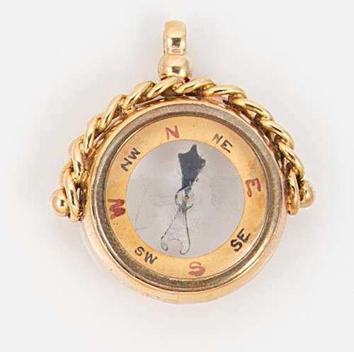 Lot 228 - An 18ct gold fob pendant in the form of a compass
