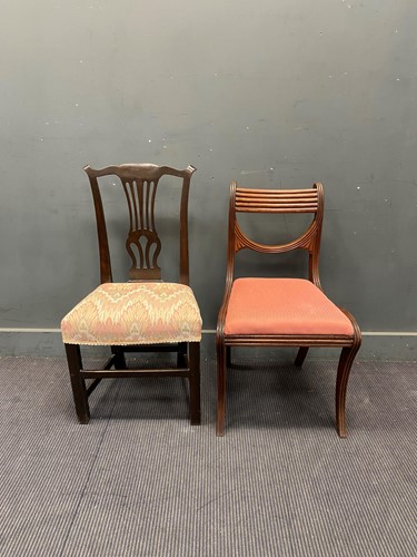 Lot 457 - A pair of Regency sabre leg dining chairs with...