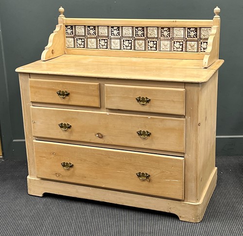 Lot 382 - A late Victorian pine chest of drawers with...