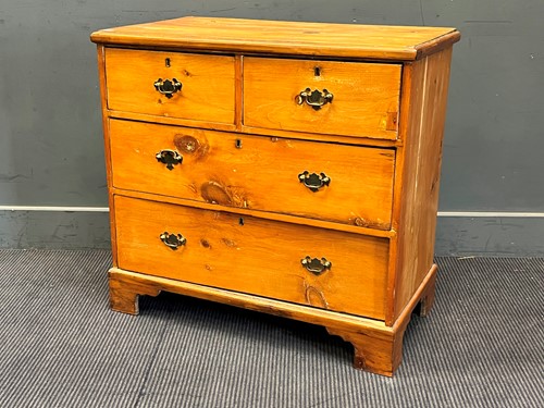 Lot 443 - A small Victorian pine chest of drawers 74 x...