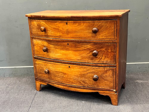 Lot 334 - An early Victorian bowfront chest of three...