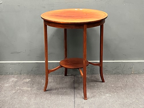 Lot 384 - An Edwardian mahogany circular occasional...