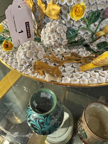 Lot 1 - A Meissen Schneeballen bowl, cover and stand,...