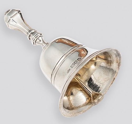 Lot 259 - A George V silver table bell