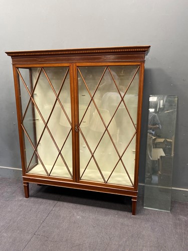 Lot 686 - An Edwardian mahogany and satinwood diaper...