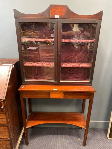 Lot 719 - A mahogany bookcase on associated base 171 x...