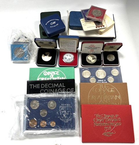Lot 331 - Modern coins and commemoratives: Irish 10...