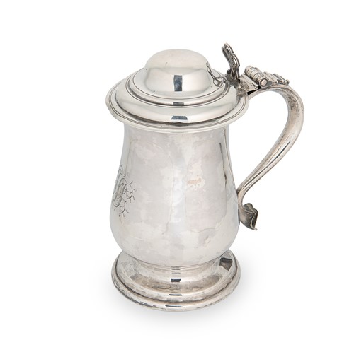 Lot 294 - A George III 18th century silver lidded tankard