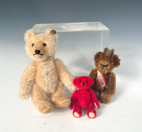Lot 129 - A miniature Steiff bear, early 20th century