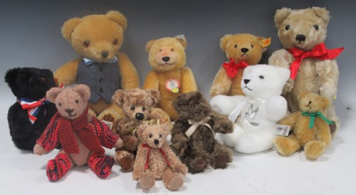 Lot 150 - A collection of modern Teddy Bears including a...