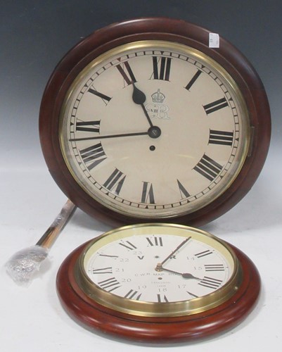 Lot 141 - A mahogany circular fusée wall timepiece, with...