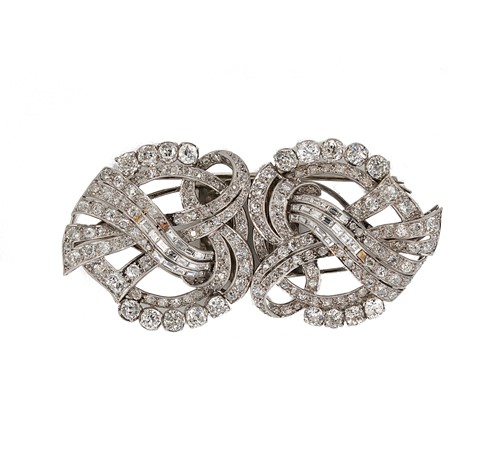 Lot 160 - A diamond set double clip brooch