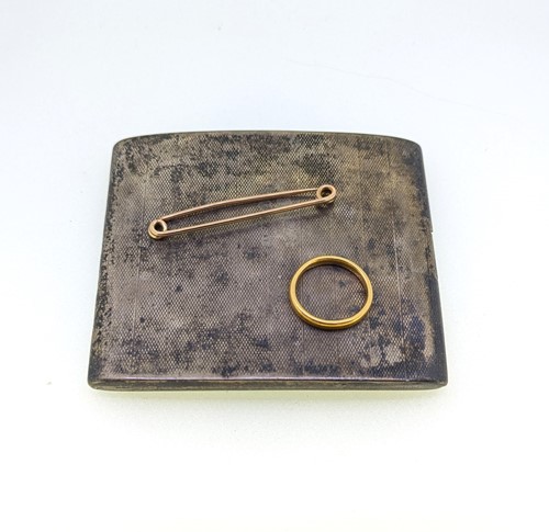 Lot 407 - A hallmarked 22ct gold wedding band weight...