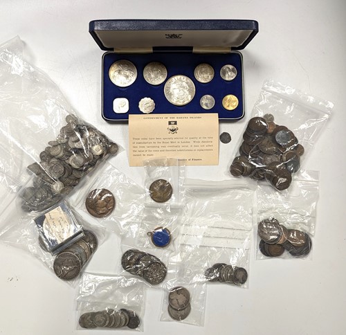 Lot 329 - A Victorian 'Old Head' half sovereign, a cased...
