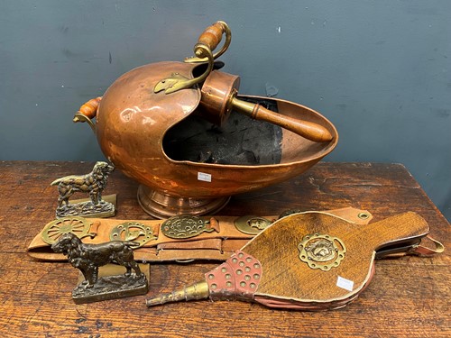 Lot 297 - A collection of metalwares to include a German...