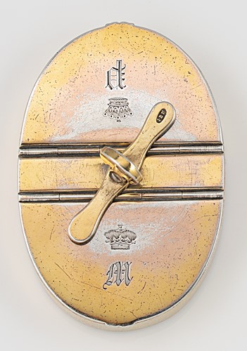 Lot 236 - A 19th century Imperial Russian metalwares silver gilt double compartment pill box