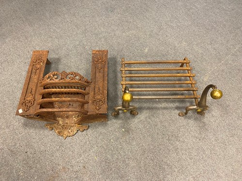 Lot 766 - An early 20th century cast-iron fire grate...