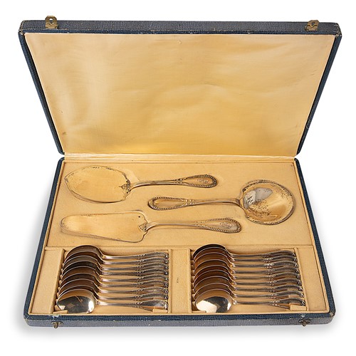 Lot 278 - A 21-piece cased set of early 20th century French metalwares vermeil dessert flatware